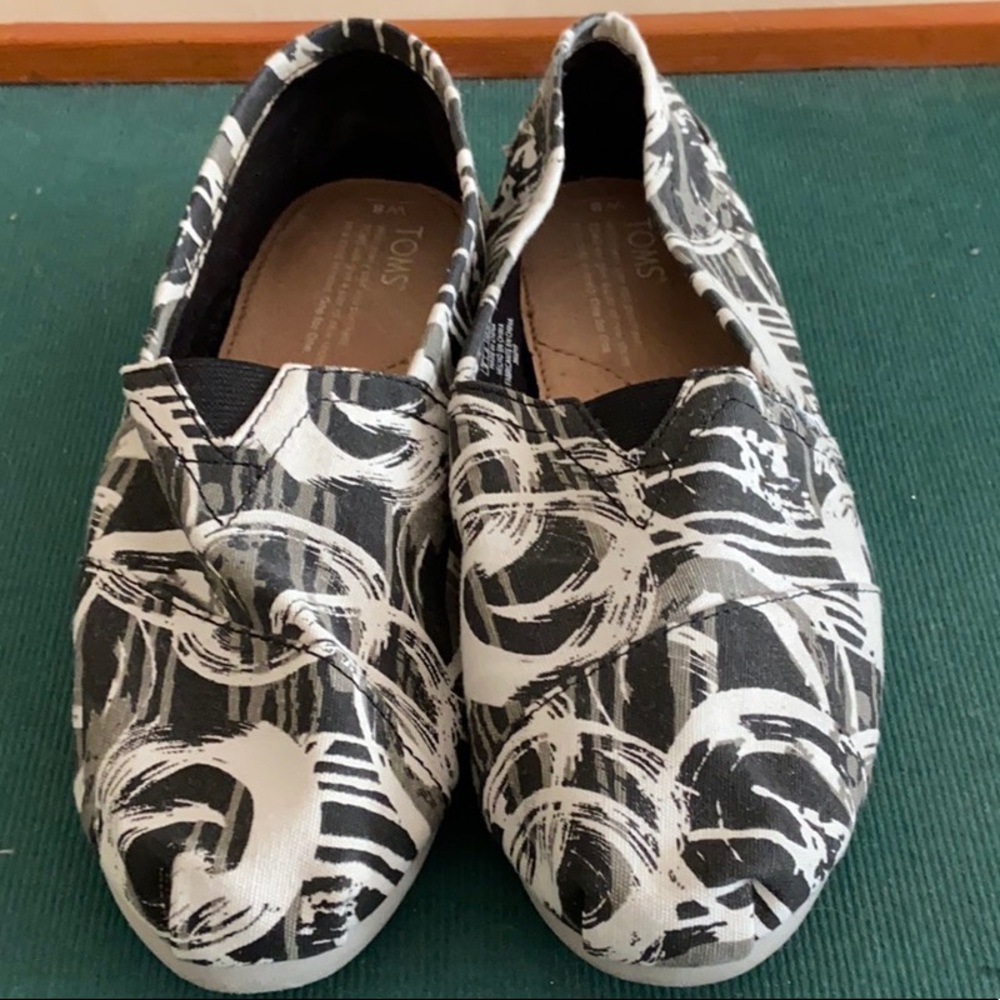 TOMS canvas slip on